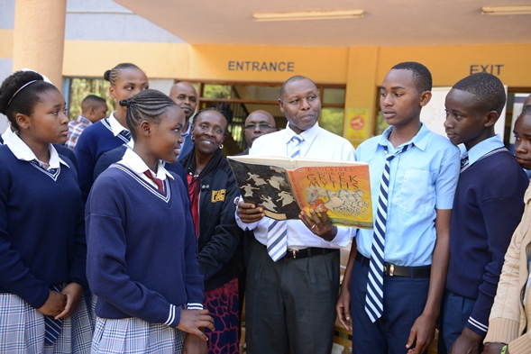Varsity donates books to schools